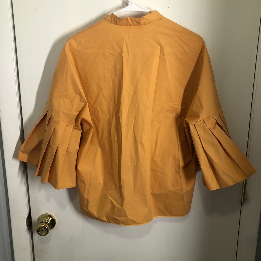 Genny Pleated Poplin Bell Sleeve Top Gold Trim Placket SZ US 4 Made In Italy - Picture 3 of 5